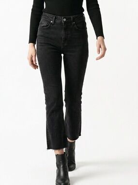 Zara Jeans Women Size 2 Black good High Rise Raw Hem Straight Slim Denim